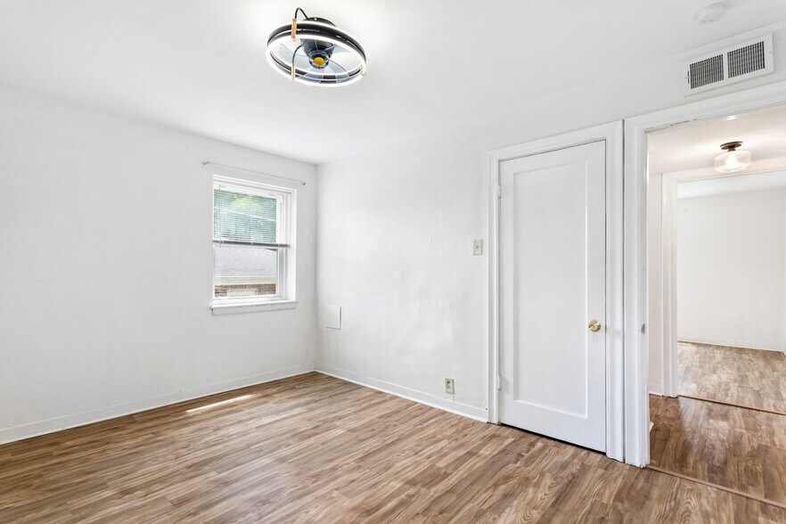 Building Photo - 1076 Wilshire Ave