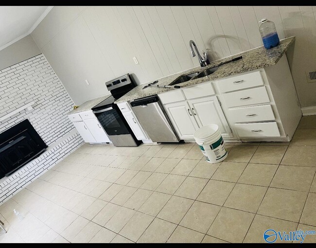 Building Photo - 3605 6th Ave SW