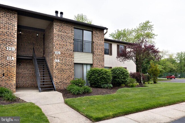 Building Photo - 10 Sumac Ct