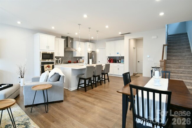 Building Photo - 114 Isleworth Ave