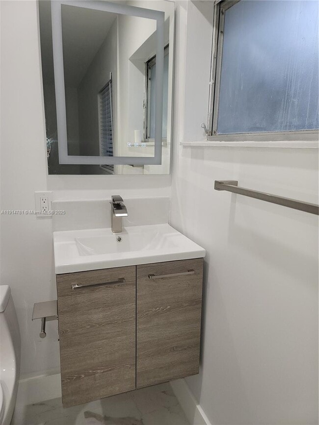 Building Photo - 5651 SW 109th Ct