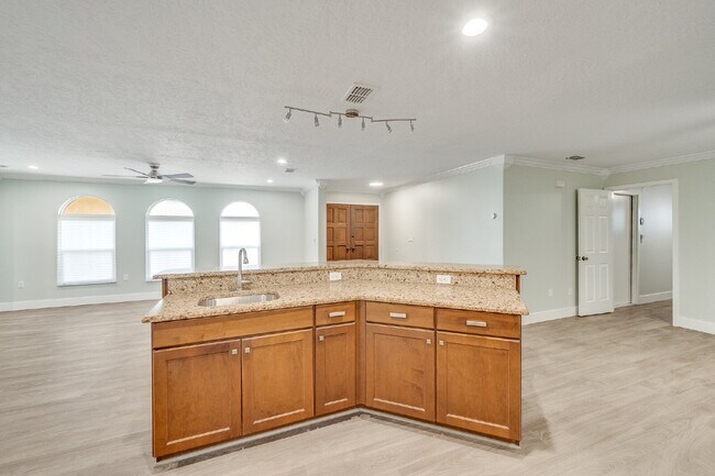 Building Photo - 4 bedroom, 2 bathroom Beachside, Pool Home!