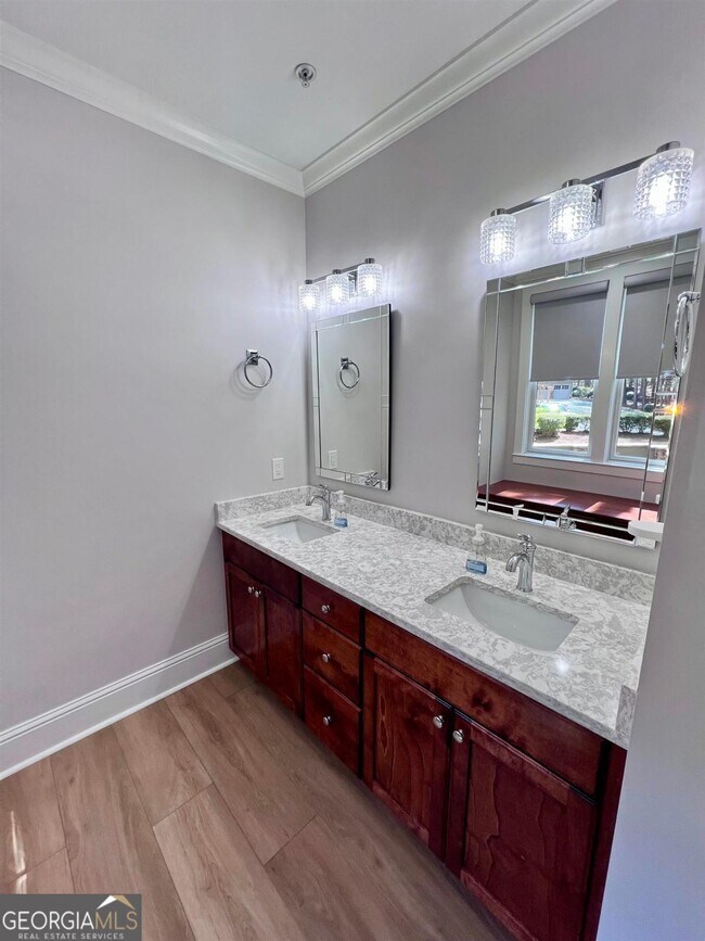 Building Photo - 1040 Creekside