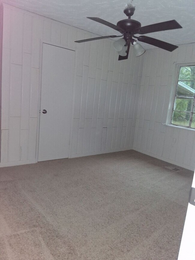 Building Photo - Nice 3 Bed 2 Bath South Jackson Rental on Oak Forest Dr