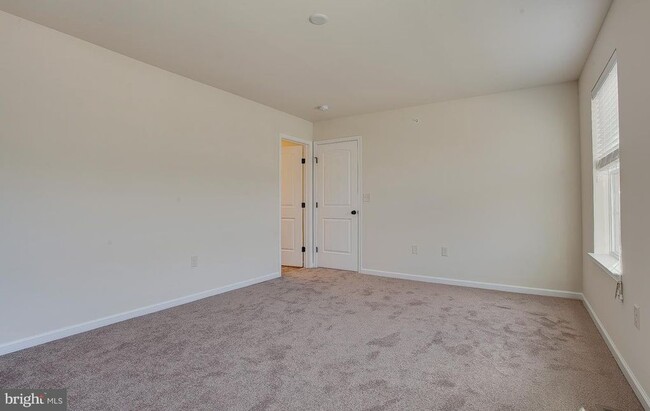 Building Photo - 530 Byler Cir