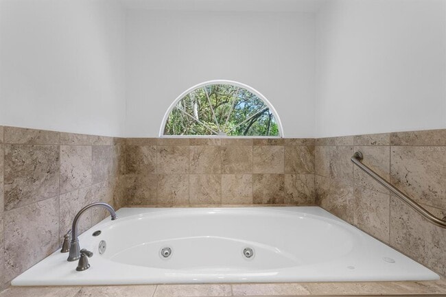 Building Photo - 1343 Highland Ave NW