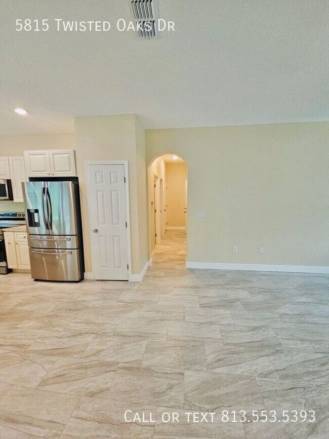 Building Photo - 5815 Twisted Oaks Dr