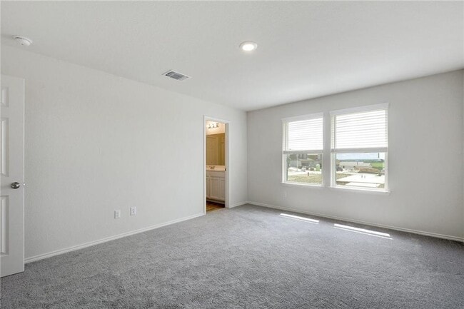 Building Photo - 121 Nettletree Dr