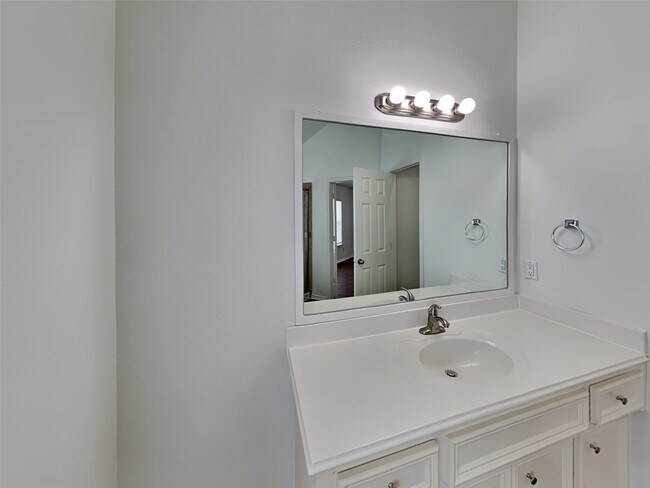 Building Photo - 15818 Shoreline Terrace Dr