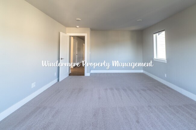 Building Photo - Stunning and spacious 5 bed in McCormick Village!