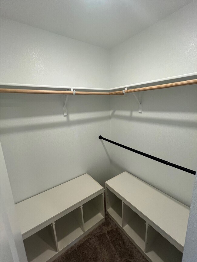 Building Photo - 520 Commander Abbott Dr