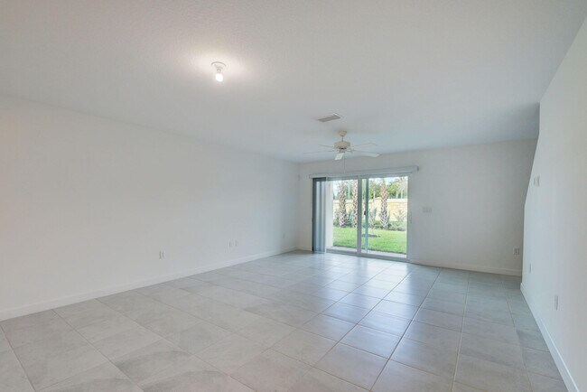 Building Photo - 6875 Broadwater Ln