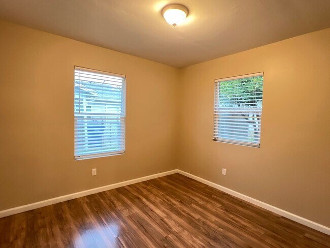 Building Photo - Northeast Bakersfield