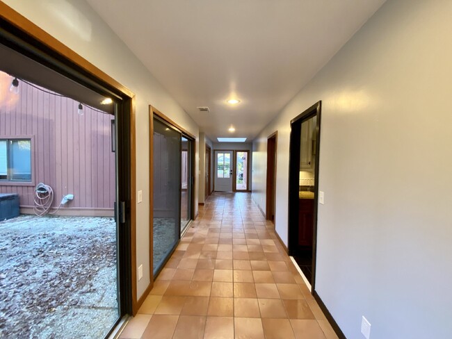 Building Photo - Rare opportunity to rent in Hilton Head Pl...