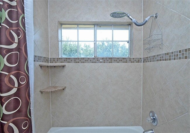 Building Photo - 523 Crestridge Dr
