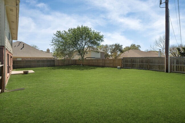 Building Photo - 3139 Silver Cedar Trail