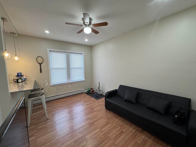 Building Photo - 523 Grand Ave