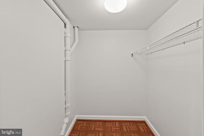 Building Photo - 13044 Town Commons Dr