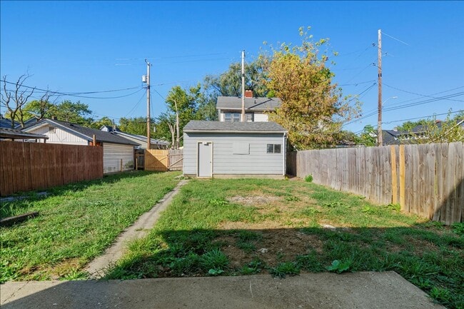 Building Photo - 438 N Chester Ave