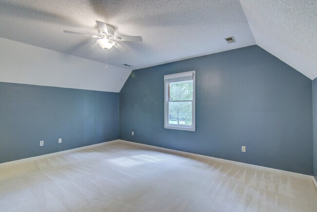 Building Photo - 2315 Treetop Ln