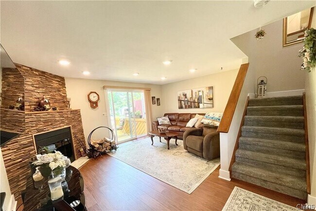 Building Photo - 8423 Bubbling Springs Dr