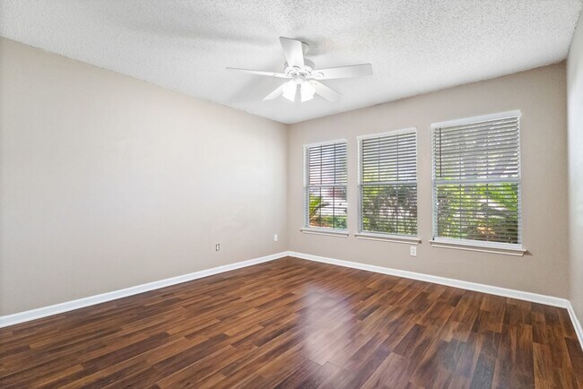 Building Photo - 2 Bedroom/ 1 Bath Bridgewood Subdivision