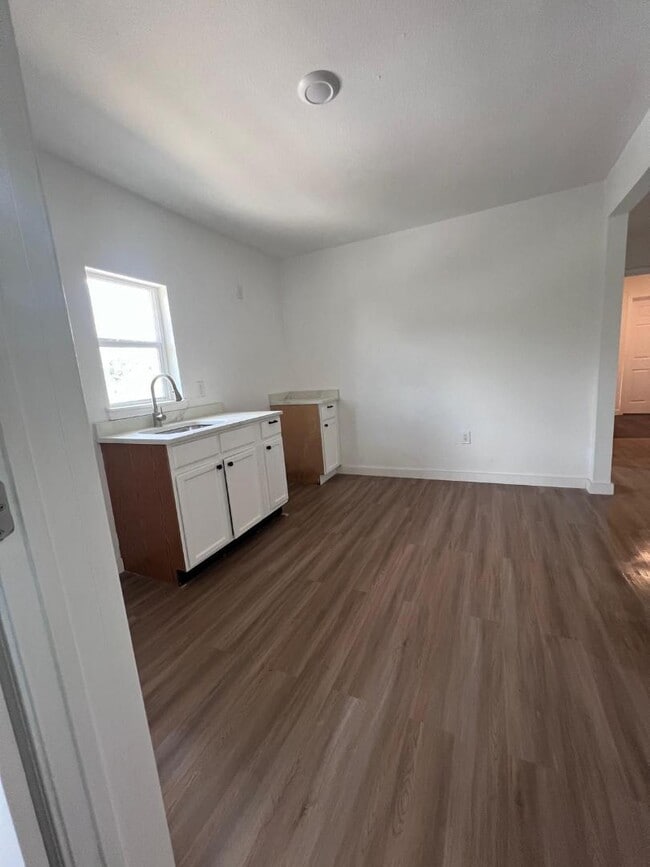 Building Photo - 224 W Pyron Ave