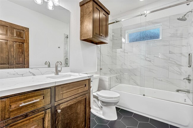 Building Photo - 430 N Hutcheson St