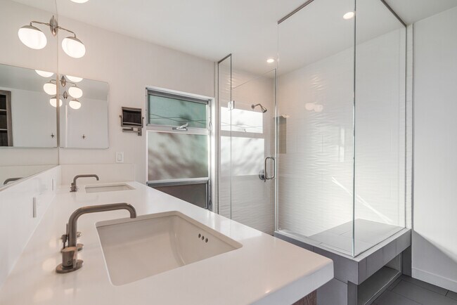 Building Photo - 686 Enchanted Way