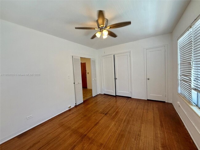 Building Photo - 627 10th St