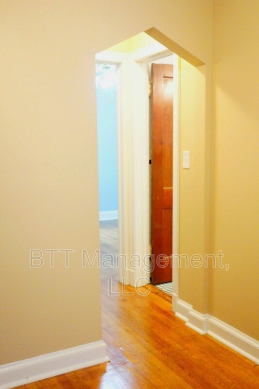 Building Photo - 8406 Greenwood Ave