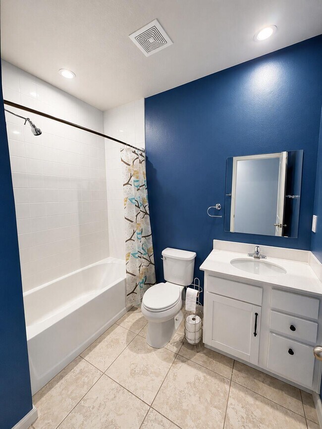 Building Photo - 812 Persimmon Pl