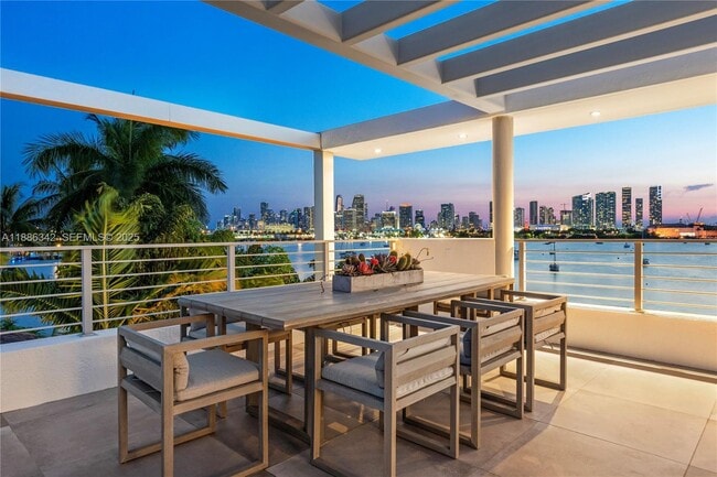 Building Photo - 440 S Hibiscus Dr