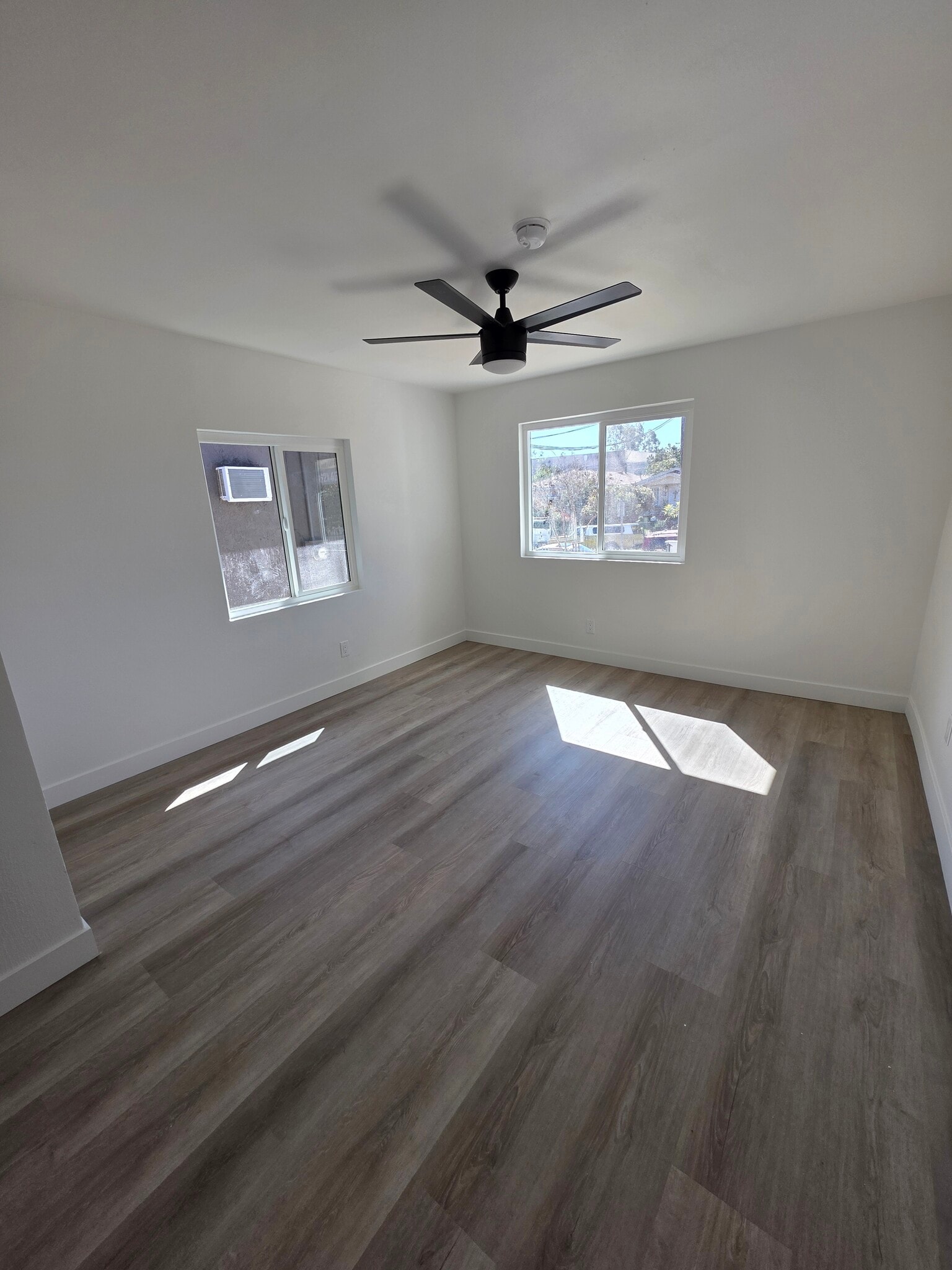 Building Photo - 4535 E 2nd St