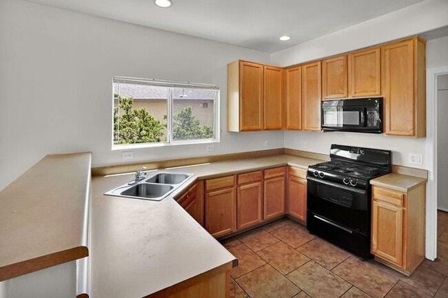 Building Photo - Spacious Sanctuary in Sahuarita: Modern Living Meets Outdoor Comfort