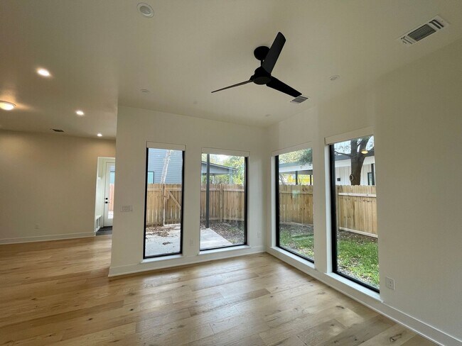 Building Photo - Palo Duro