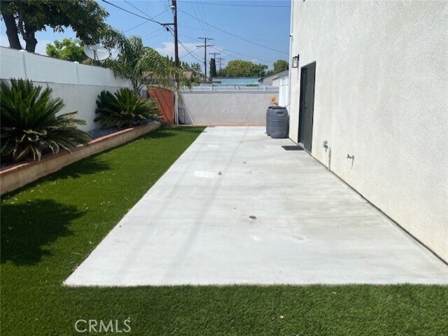 Building Photo - 6059 Riverton Ave