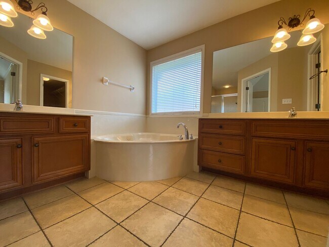 Building Photo - BARTLETT RENTAL HOME 3 BEDROOM 2 BATHROOM WITH FENCED BACKYARD