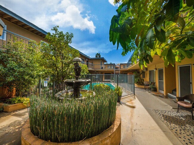 Interior Photo - 10736 Magnolia Blvd