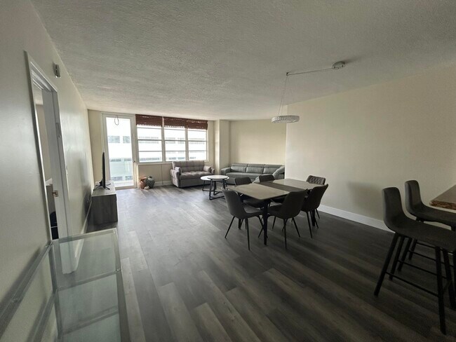 Building Photo - 3725 S Ocean Dr