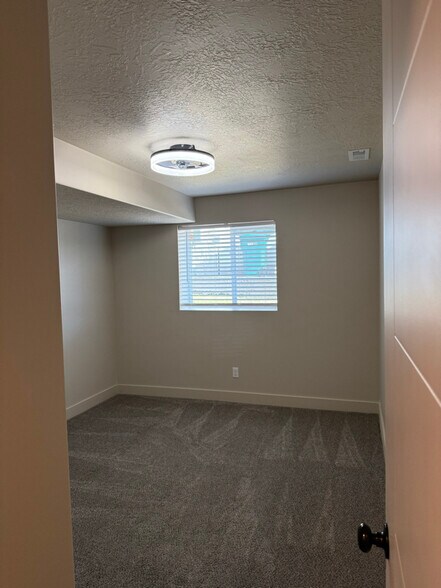 Building Photo - 81 N 950 W