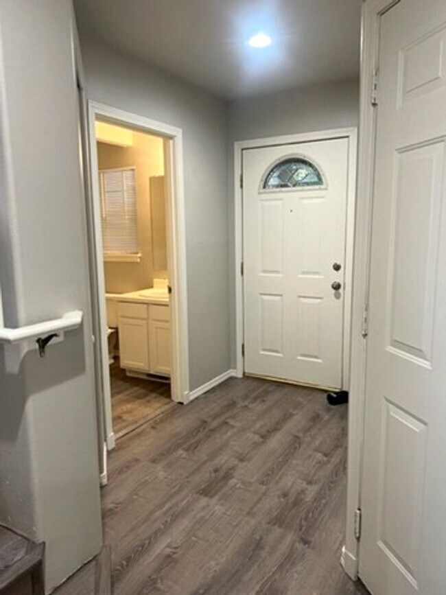 Building Photo - Fully renovated Renton Highlands 3-bedroom, 2.5 bath, 1234asf townhome.