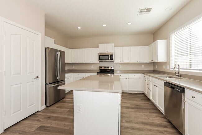 Building Photo - 4515 E Oxford Ln