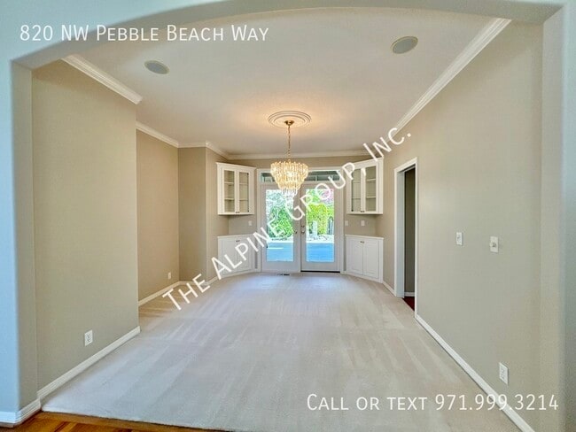 Building Photo - 820 NW Pebble Beach Way