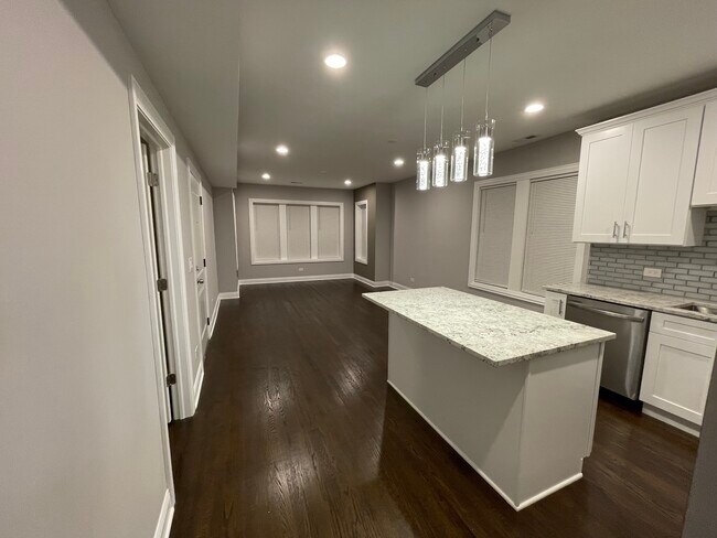 Building Photo - 7118 S Talman Ave