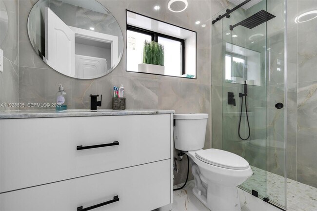 Building Photo - 864 W 69th Pl