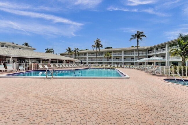 Building Photo - 5201 NE 24th Terrace