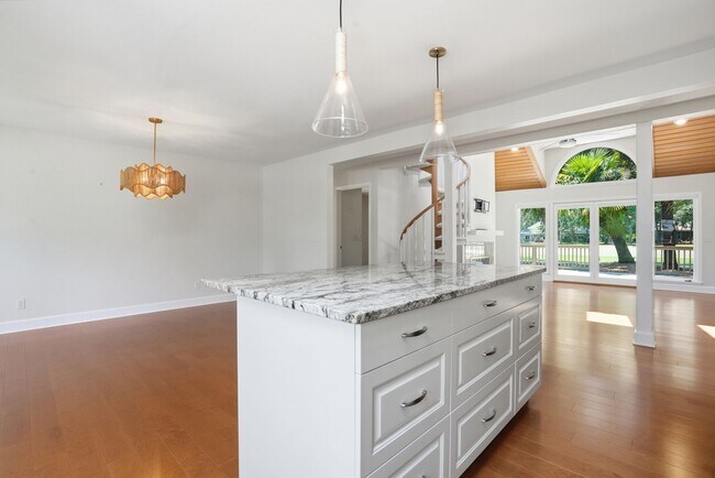 Building Photo - 5 Fairlawn Ct