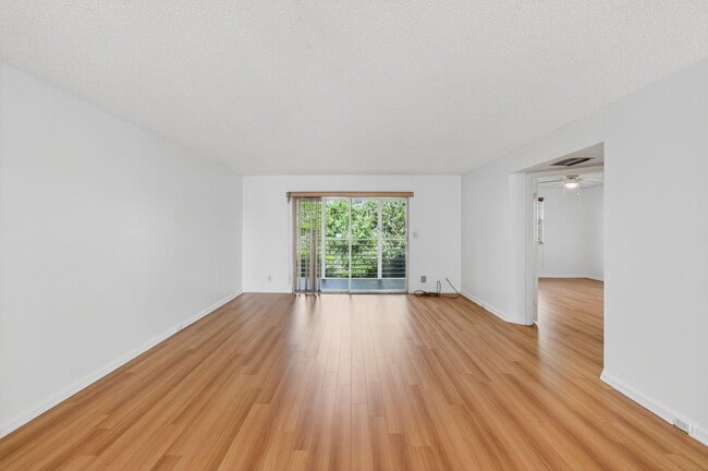 Building Photo - 1501 Cayman Way