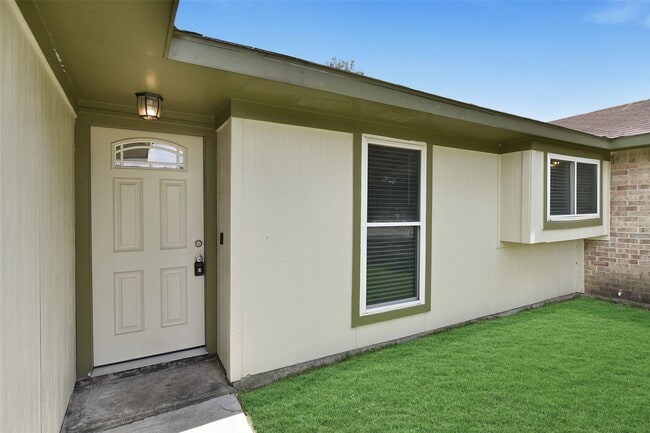 Building Photo - 2502 Ewell Dr